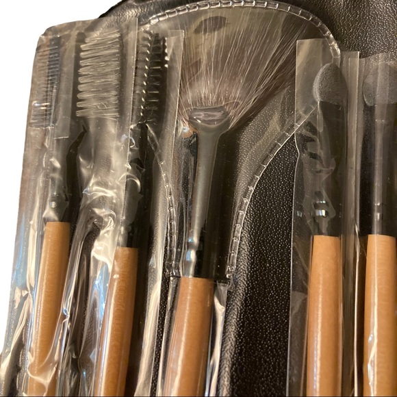 SOLD NEW 30 piece Makeup Brush Set in Carrying travel storage case - Picture 8 of 10